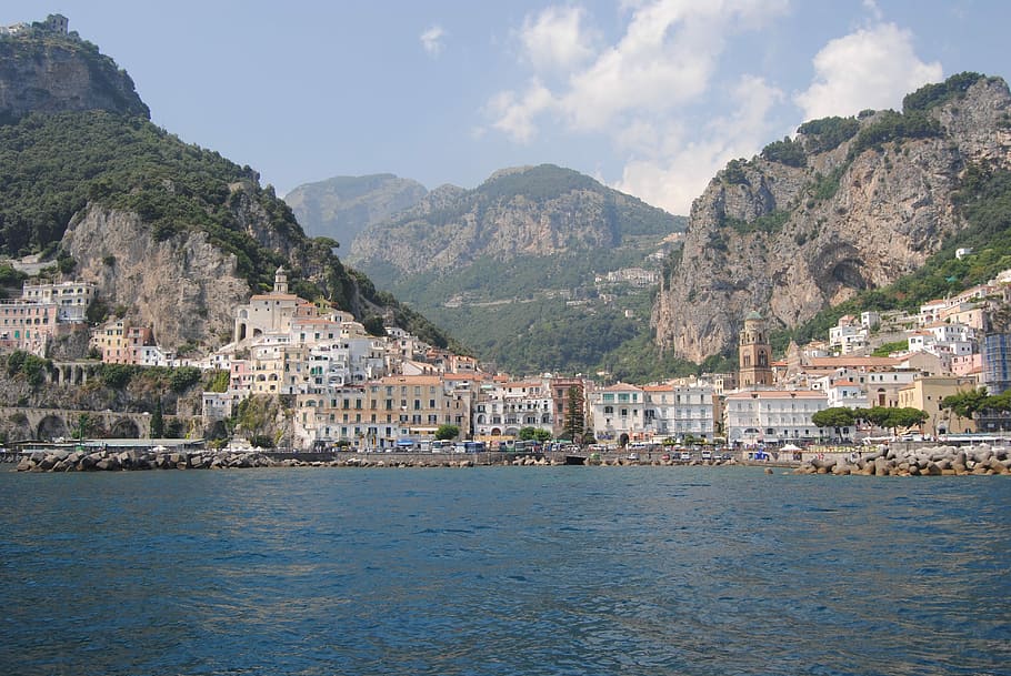 where is the amalfi coast